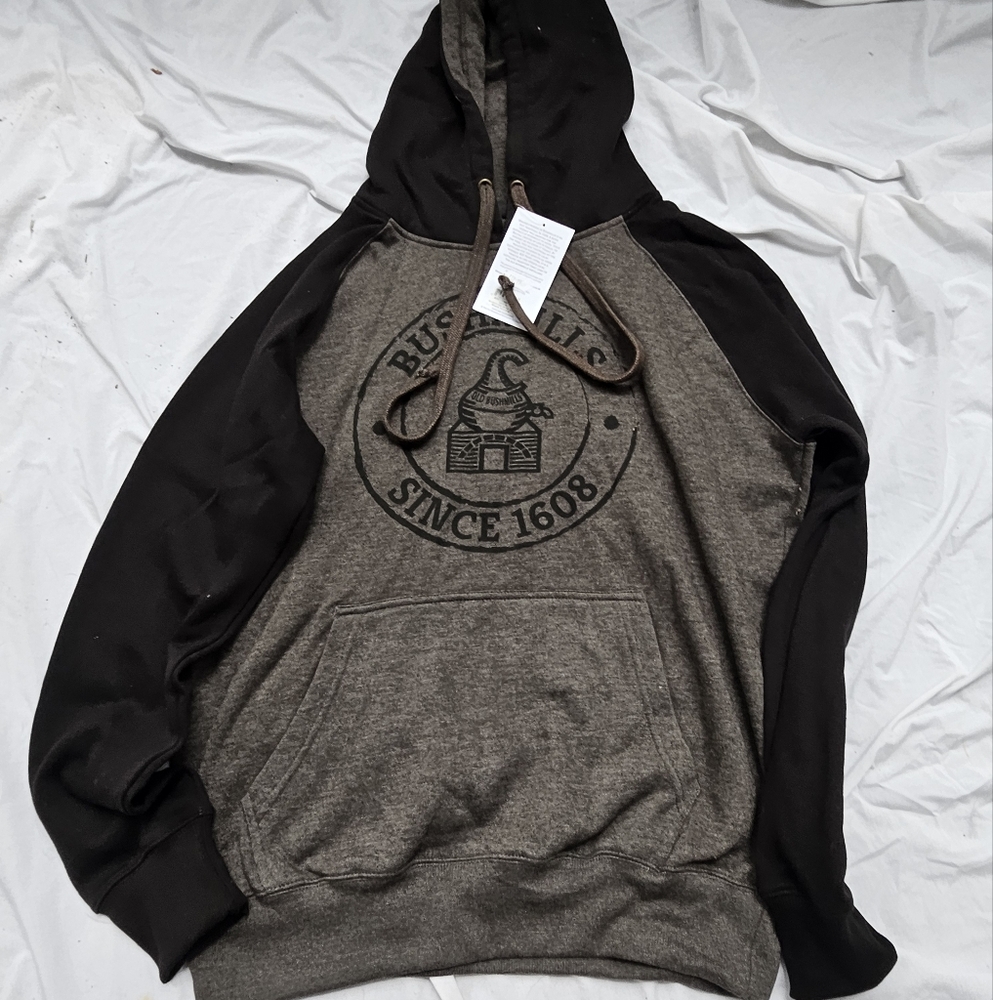 Bushmills Irish Whiskey Hoodie Size M  NWT